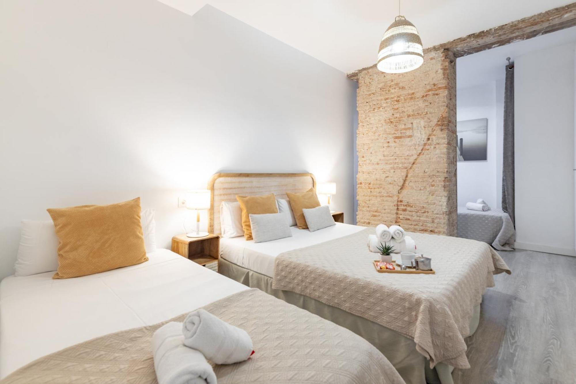 Travel Habitat Ayuntamiento Valence